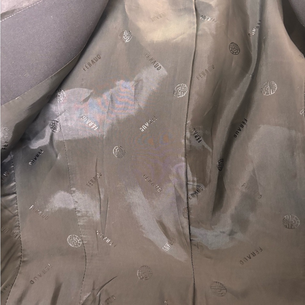 Vintage Louis Feraud Black Wool and Silk Blazer with Ruffled Trim - Picture 13 of 14